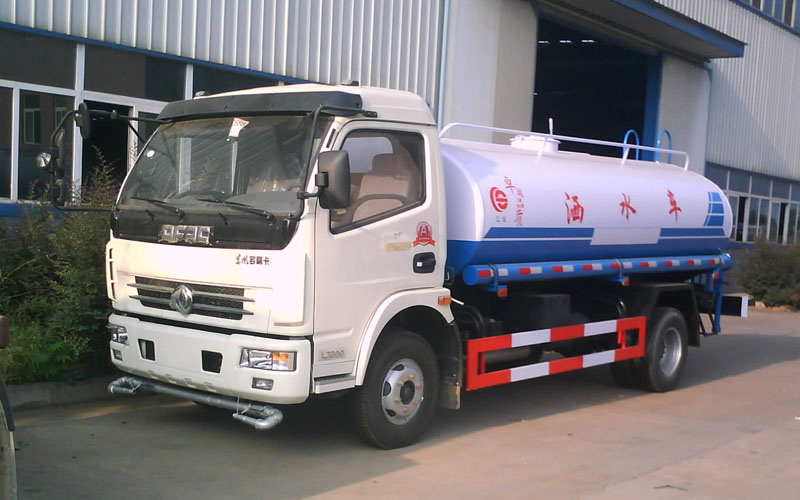 東風(fēng)多利卡灑水車(chē)