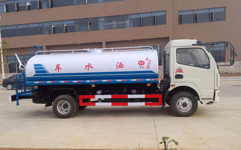 9方多利卡灑水車(chē)
