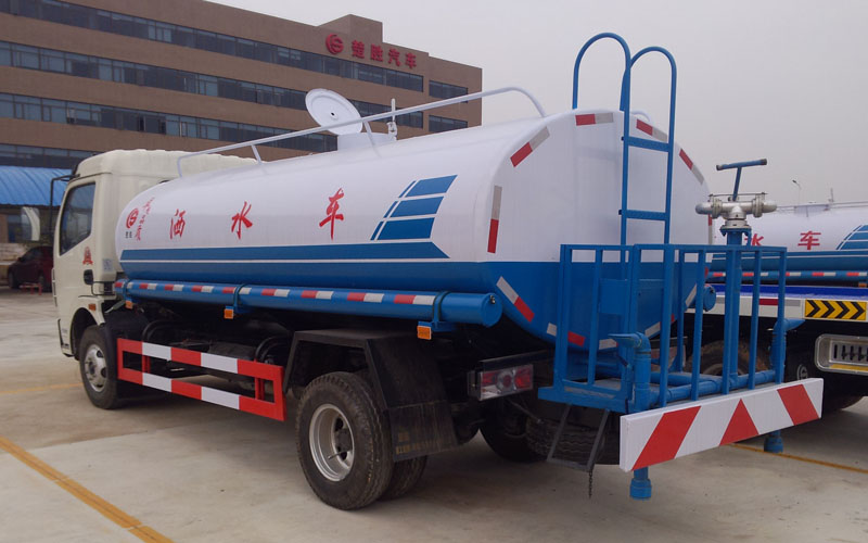 東風(fēng)多利卡灑水車(chē)9立方