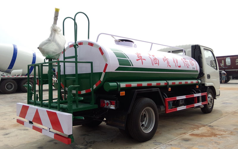 東風(fēng)灑水車5立方
