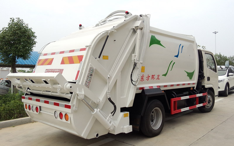 東風(fēng)福瑞卡6方壓縮垃圾車(chē)pg (4).jpg