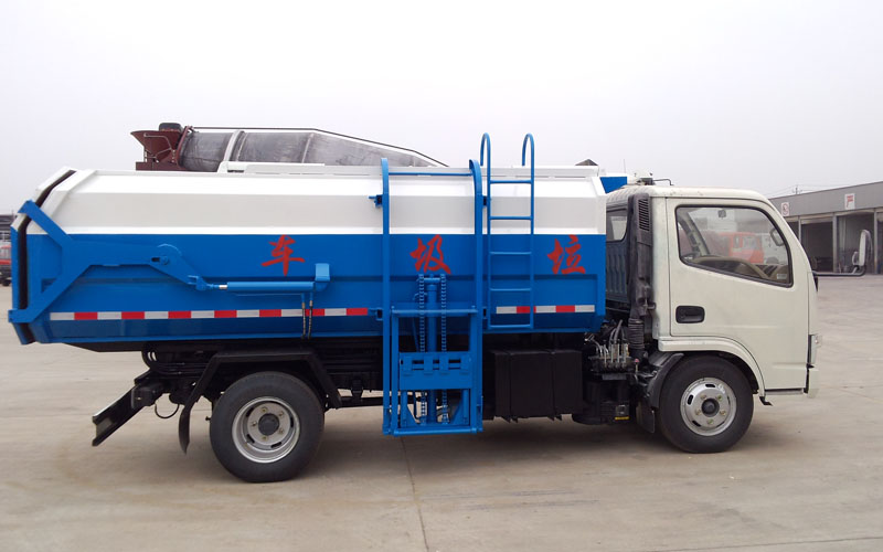 東風(fēng)4方對接式掛桶垃圾車