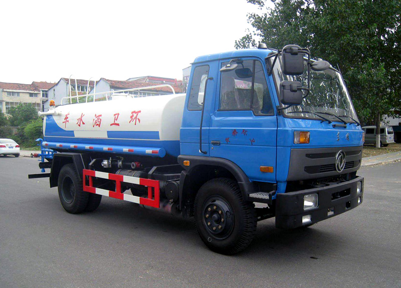 12方東風(fēng)145環(huán)衛(wèi)灑水車(chē)